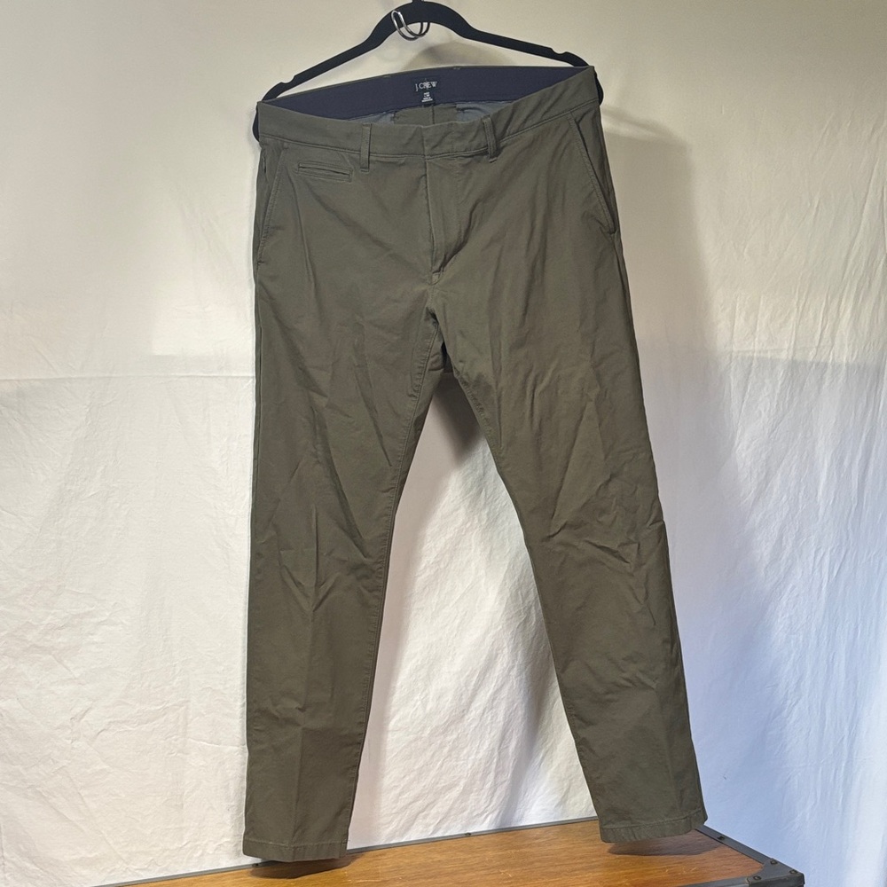 J. Crew Men's Olive Green 484 slim tech pant